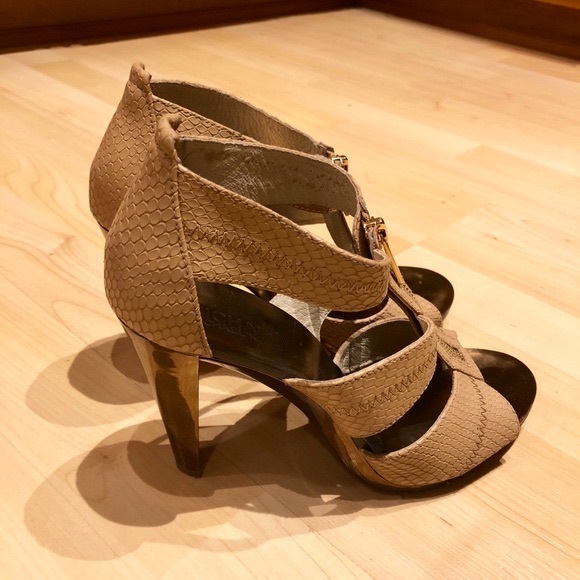 Michael Kors beige leather zip heels - Picture 2 of 7
